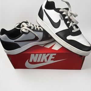 Nike men’s 8 dunks White/Black/Wolf Grey